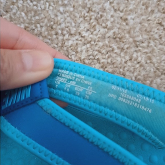 Nike Flipflops 8 - Picture 3 of 5